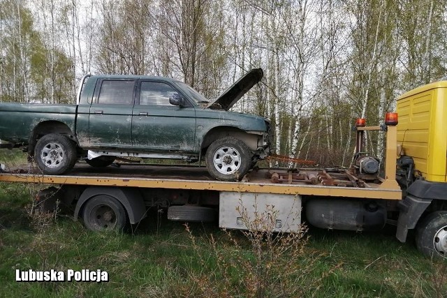 Policjanci odzyskali kradziony samoch&oacute;d. Mitsubishi zostało skradzione przez byłych pracownik&oacute;w firmy.