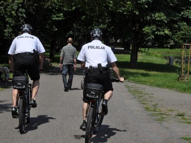 Policjanci przyznają, że dzięki rowerom można szybciej dotrzeć w miejsce zdarzenia w godzinach szczytu.