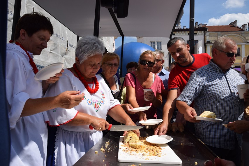 Małopolski Festiwal Smaku na tarnowskim Rynku. Impreza palce lizać! [ZDJĘCIA]