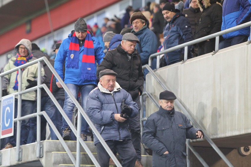 Mecz Piast Gliwice - Pogoń Szczecin oglądało 2.824 widzów....