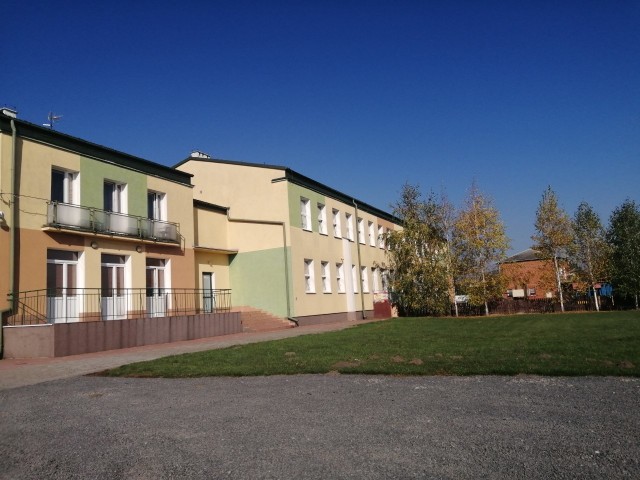Dziś Szkoła Podstawowa w Gierlachowie stanowi także miejsce do spotkań dla lokalnych stowarzyszeń, w tym koła gospodyń wiejskich. Jednak pomieszczeń jest zbyt mało.