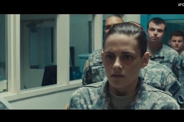 Kristen Stewart w "Camp X-Ray" (fot. screen z YouTube.com)