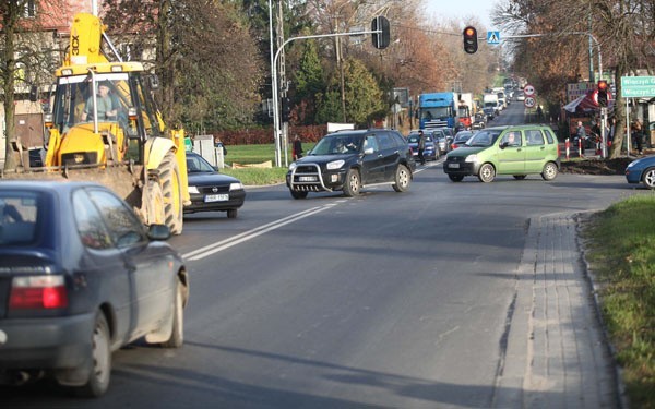 Mieszkańcy Nowosolnej chcą obwodnicy – blokują ulice [zdjęcia]