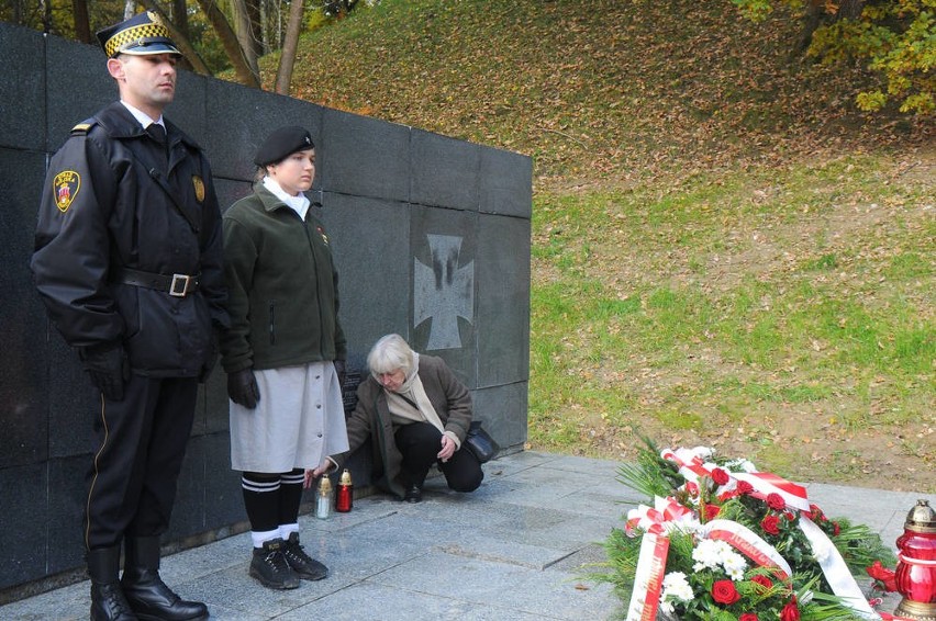 Pochowano szczątki ofiar zbrodni niemieckiej [ZDJĘCIA, WIDEO]