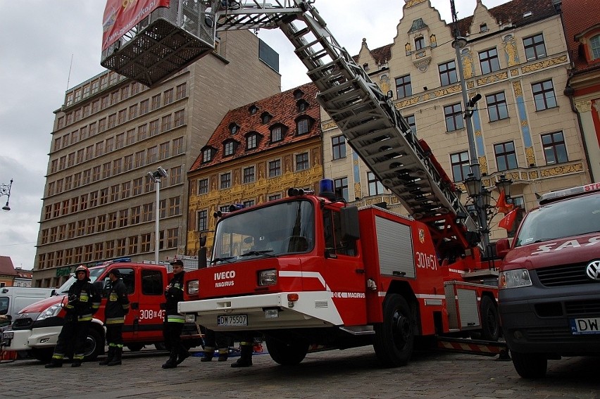 Pokazy sztuk walki i sprzętu ratowniczego w Rynku (ZDJĘCIA)