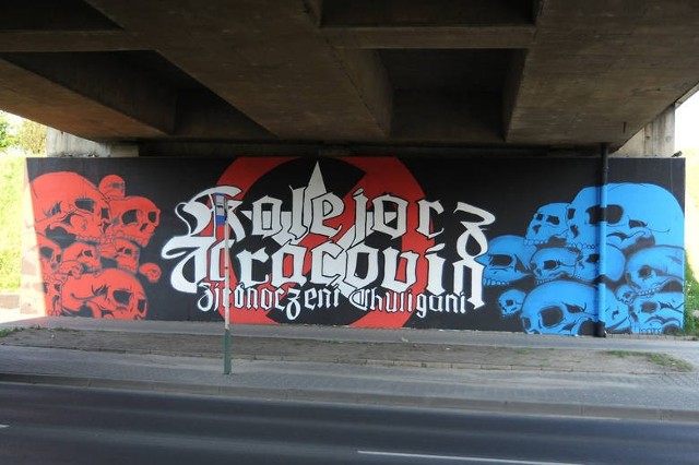 Kolejorz na graffiti - wiadukt na Lechickiej