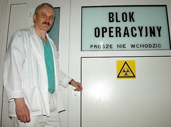 - Pacjent przeszedł operację i jego życiu nie zagraża już niebezpieczeństwo - mówi Wojciech Wiśniewski, ordynator oddziału chirurgii Szpitala w Nowej Dębie.