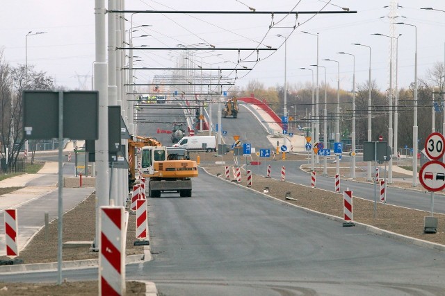 Ul. Grygowej. Rozebrano m.in. stary wiadukt i w jego miejscu  powstała nowa przeprawa nad torami kolejowymi