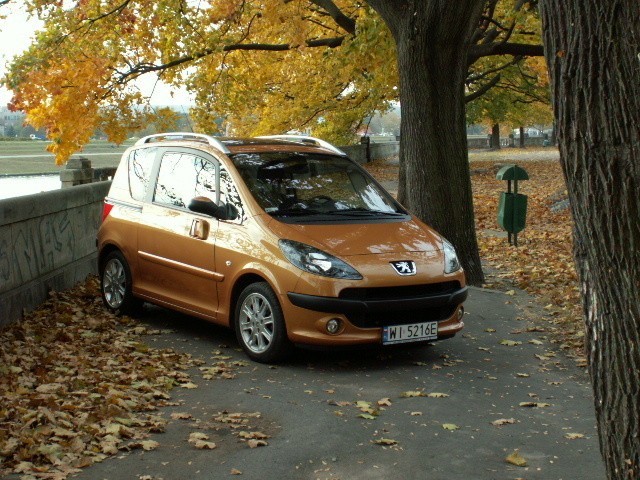 W swojej definicji Peugeot 1007 (pierwszy Peugeot w którym...