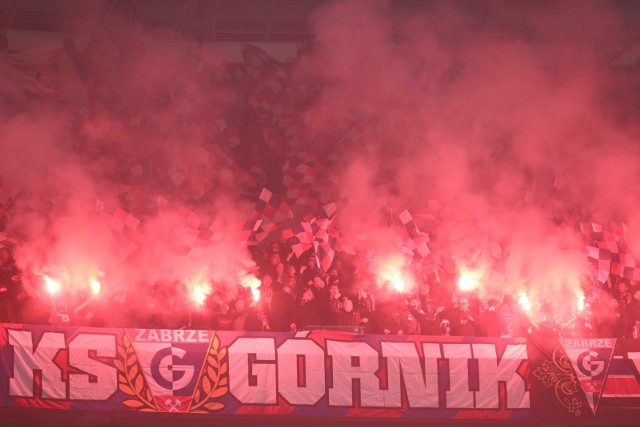 Kibice Górnika Zabrze poinformowali, że w sektorze gości na Stadionie Śląskim było 2.400 osób.