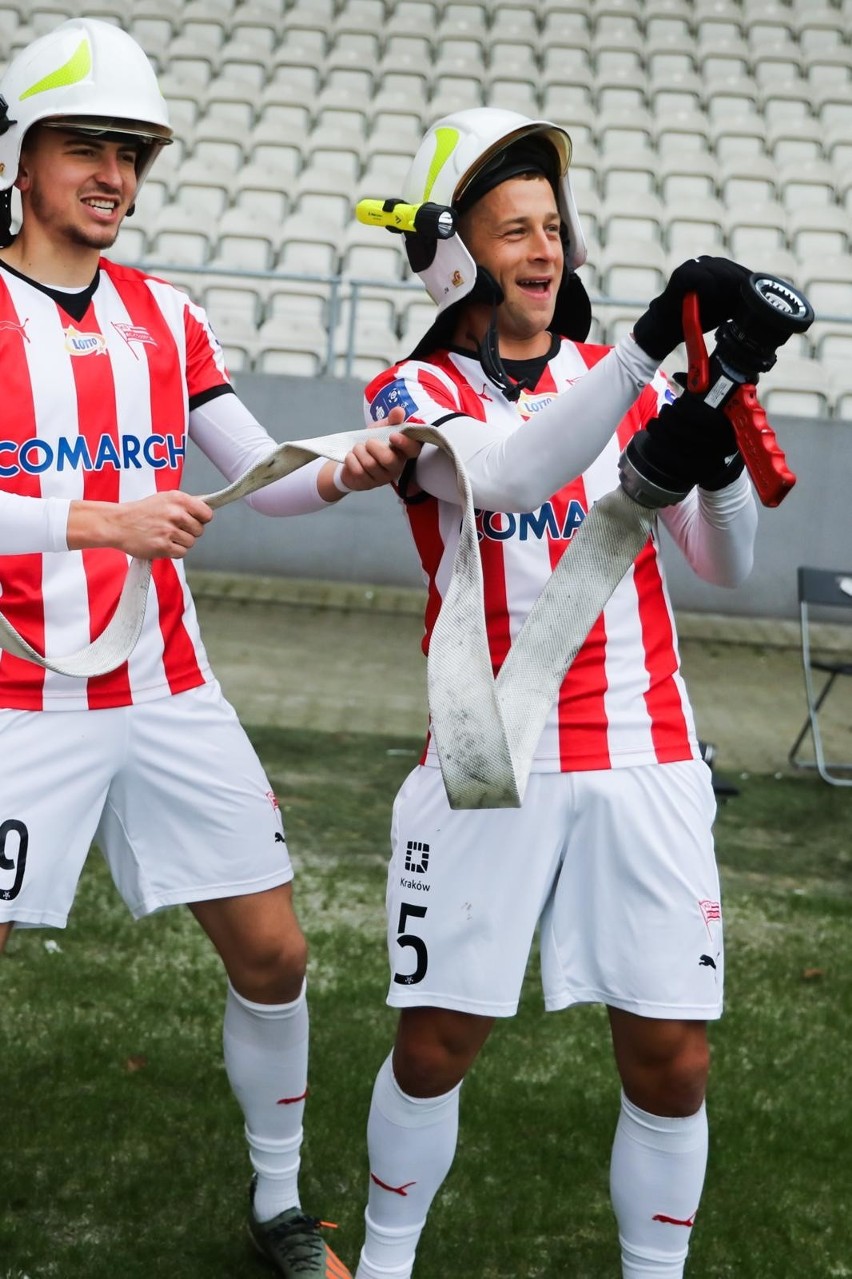 Grał w Cracovii przez dwa sezony 2018/2019 i 2019/2020, 56...