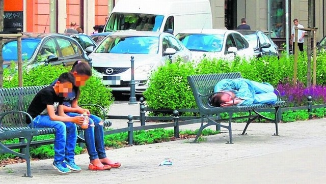 Andrzeja Struga - skwer jak sypialnia dla bezdomnych