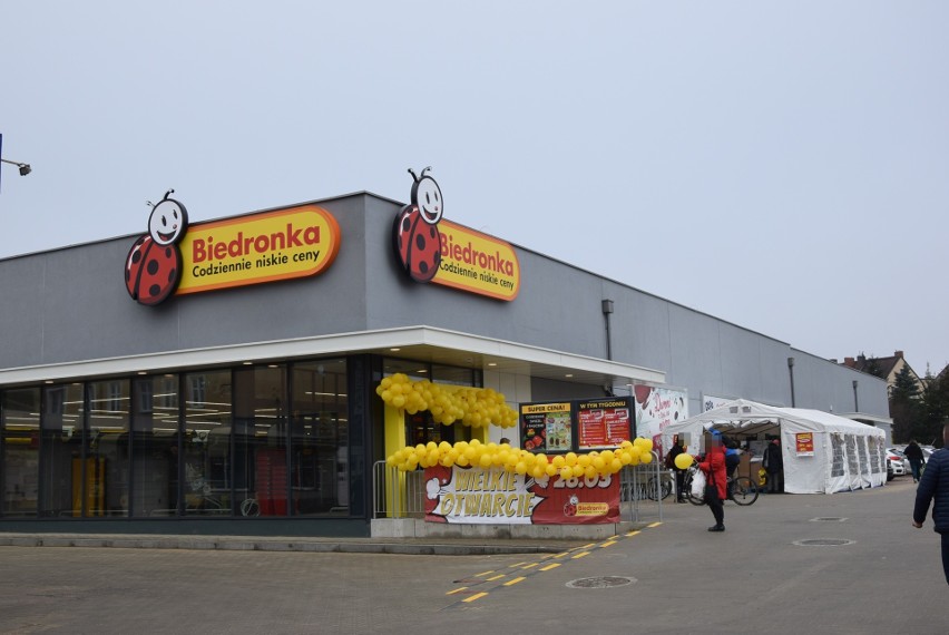 Dziś (28.03) otwarto w Słupsku nowy sklep sieci Biedronka....
