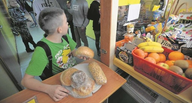 Po rocznej przerwie uczniowie znów mogą kupić drożdżówki w szkolnych sklepikach