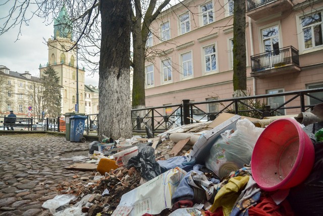 Ul. Królewska. Ok. 150 m od tego miejsca, w ratuszu, zapowiedziano wiosenne sprzątanie Lublina