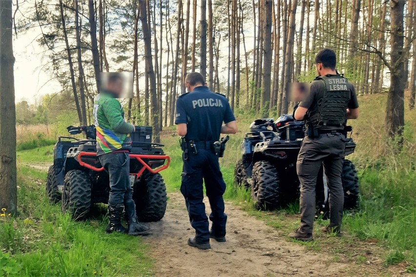 Każdego z kierowców ukarano mandatami karnymi w wysokości...