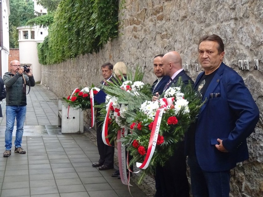 W Kielcach upamiętniono członków konspiracji antykomunistycznej (ZDJĘCIA)