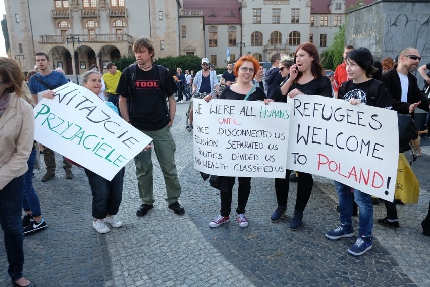 Manifestacja "Uchodźcy mile widziani" w Poznaniu