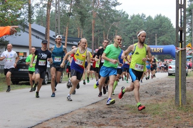 Trzecia edycja biegu Żarecka Szóstka przyciągnęła ponad 100 amatorów biegania i nordic walking.