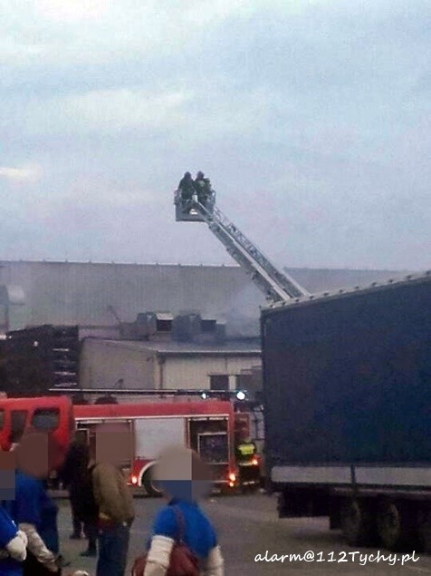 Pożar na terenie firmy LEAR w Tychach. Ewakuowano około 220 osób
