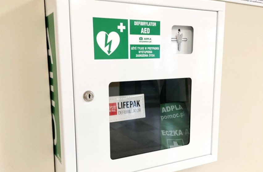 Ostrołęcki szpital dostał osiem defibrylatorów