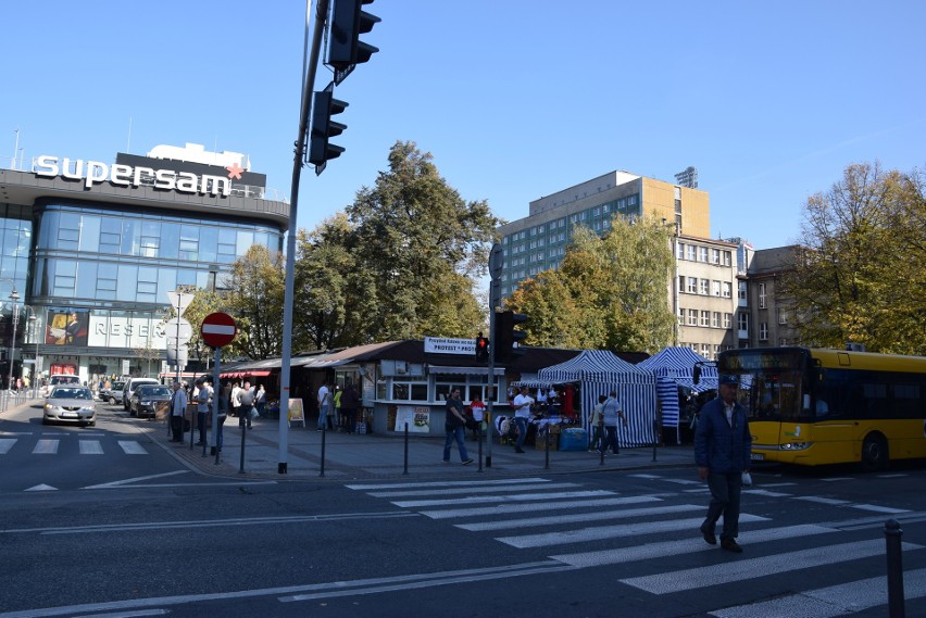 Plac Synagogi w Katowicach i znajdujący się w tym miejscu...