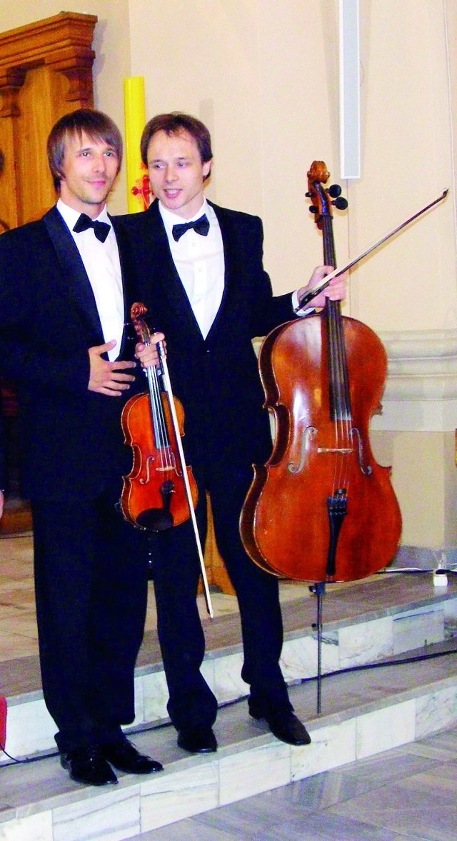 &#8211; To był chyba dobry koncert &#8211; mówią o swoim występie w Wigrach Adam (z lewej) i Janusz Roszkowscy