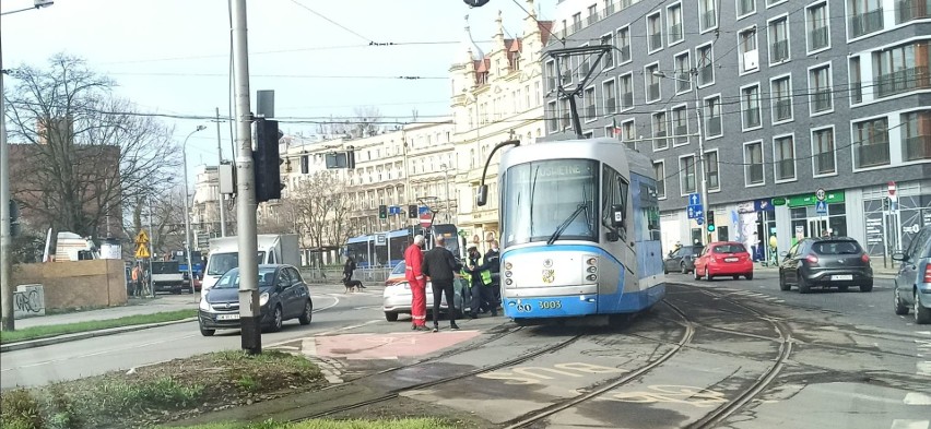 Wykolejenie tramwaju w centrum miasta. Duże utrudnienia