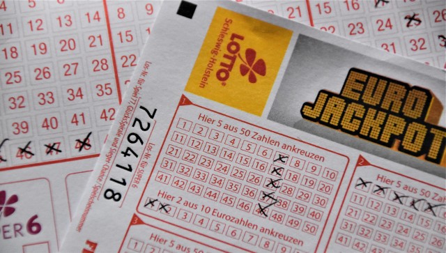 Prawdopodobieństwo trafienia głównej wygranej w Eurojackpot wynosi 1 : 95 344 200.