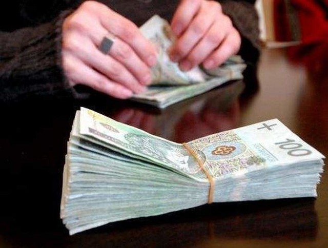 34-latek ukradł swojej sąsiadce kilkadziesiąt tysięcy złotych. Część pieniędzy zdążył już skonsumować. Reszta została odzyskana.