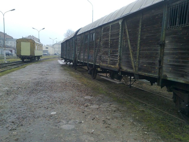 Stare wagony, które niszczały w Przemyślu, zostały przewiezione do gminy Lubaczów, do powstającego skansenu kolejowego.