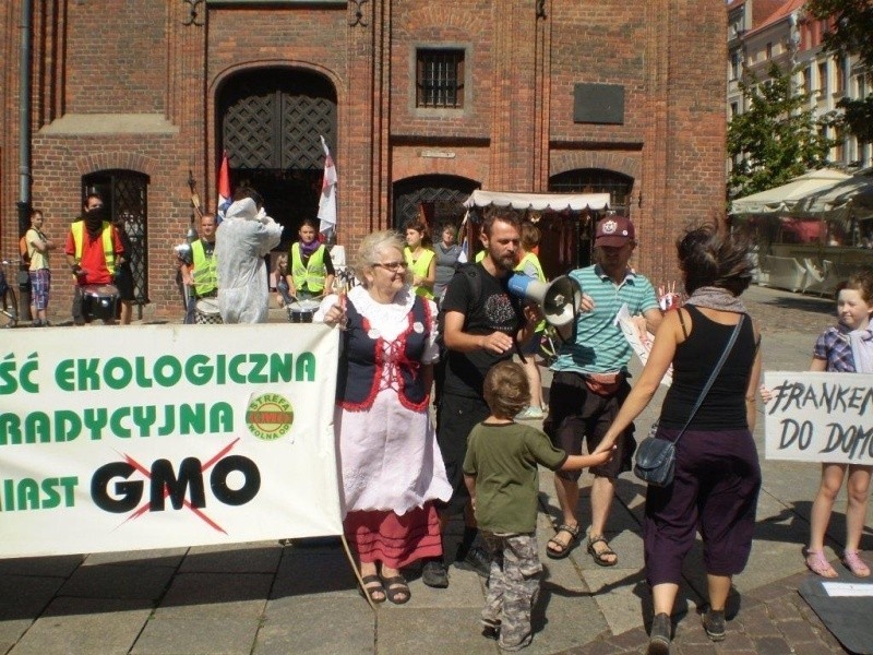 Demonstracja kujawsko-pomorskich ekologów - ostry spór wokół GMO