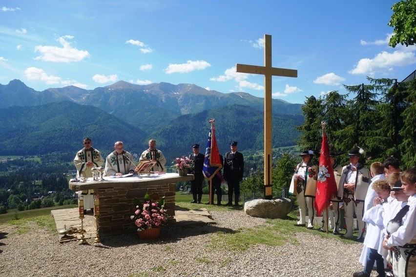 Kościelisko. Uroczystość Bożego Ciała z widokiem na Giewont i Czerwone Wierchy 