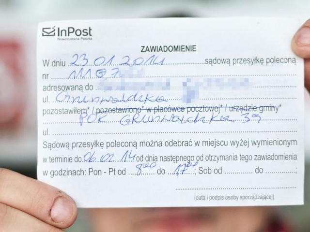 Pan Sławek dostał awizo z firmy InPost z informacją, że po odbiór przesyłki sądowej ma przyjść na Grunwaldzką 39. Trafił do mieszkań socjalnych. 