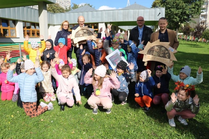 Przedszkolakom przekazano nagrody w postaci łącznie 10...