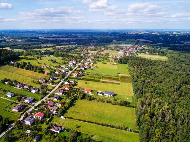 Ciepłe źródła, jakie prawdopodobnie znajdują się pod ziemią na terenie Grodźca, pozwolą na stworzenie basenów z ciepłą i leczniczą wodą, będą także mogły zostać wykorzystane do ogrzewania domów w całym rejonie