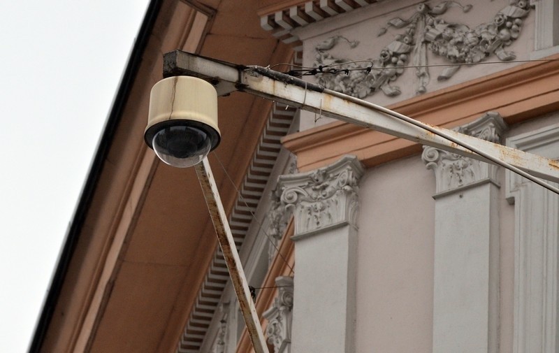 Kamery zamontowano również na budynkach zabytkowych.
