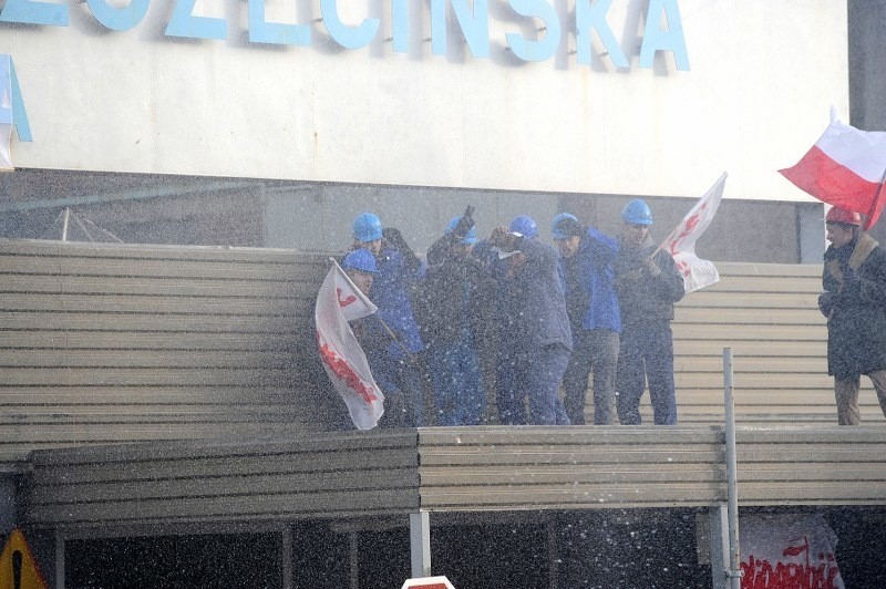 Pacyfikacja szczecińskiej stoczni: inscenizacja