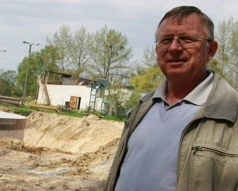 - W połowie maja planujemy wmurować kamień węgielny - zapowiada Henryk Loba (fot. Dariusz Brożek)