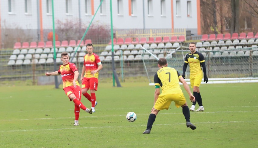Korona II Kielce wygrała z Orliczem Suchedniów 3:1 w meczu Hummel 4 Ligi. Dwa gole strzelił Jakub Konstantyn [ZDJĘCIA]