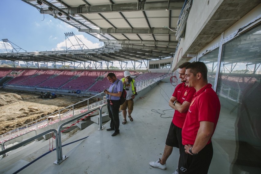 Stadion Widzewa: murawa już czeka, ale na gwiazdy, nie na Parmę