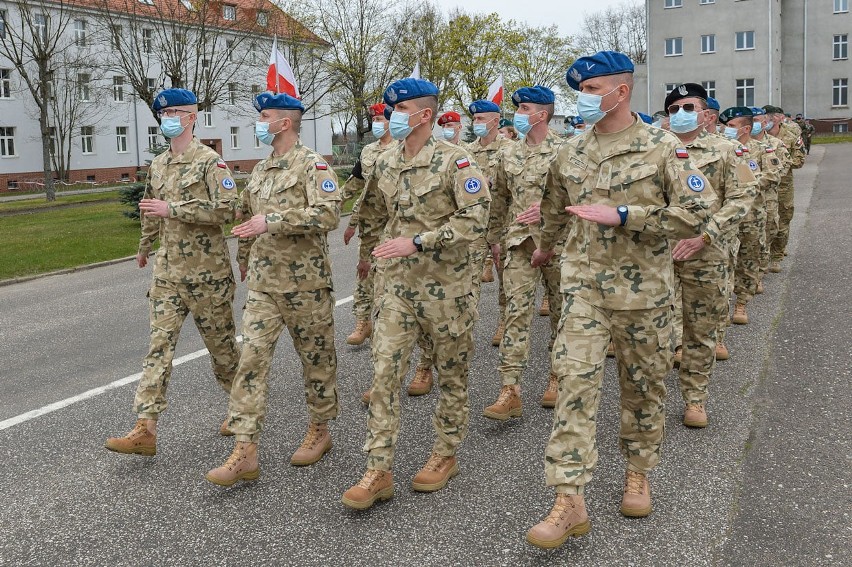 Żołnierze ze Słupska lecą do Iraku. Pożegnanie w 7. BOW 