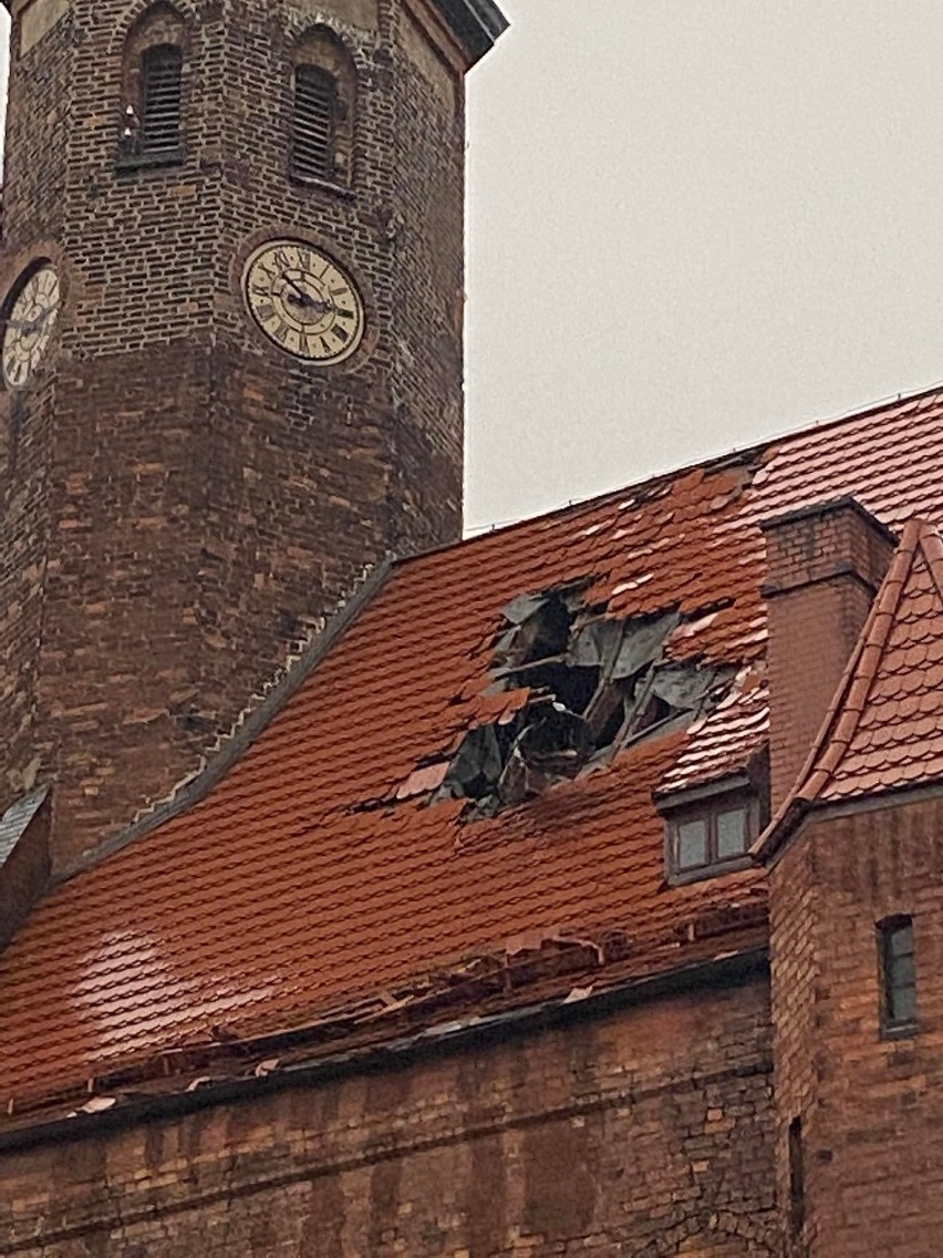 Zniszczony zabytkowy kościół św. Jacka w Słupsku.