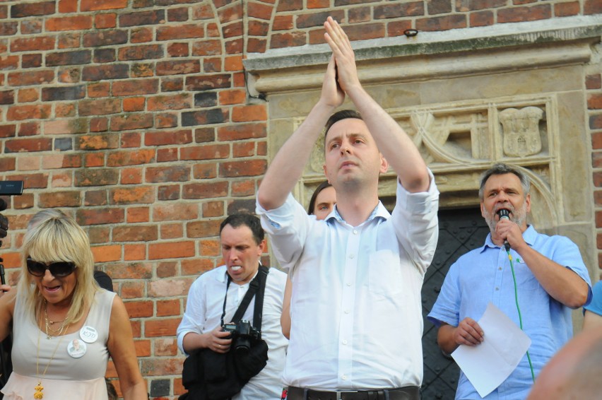 Kraków. Wielki protest na Rynku Głównym w obronie sądów