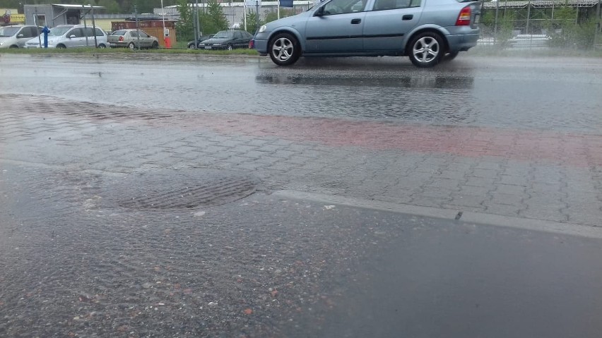 Na ulicy Marklowickiej regularnie po opadach deszczu pojawia...