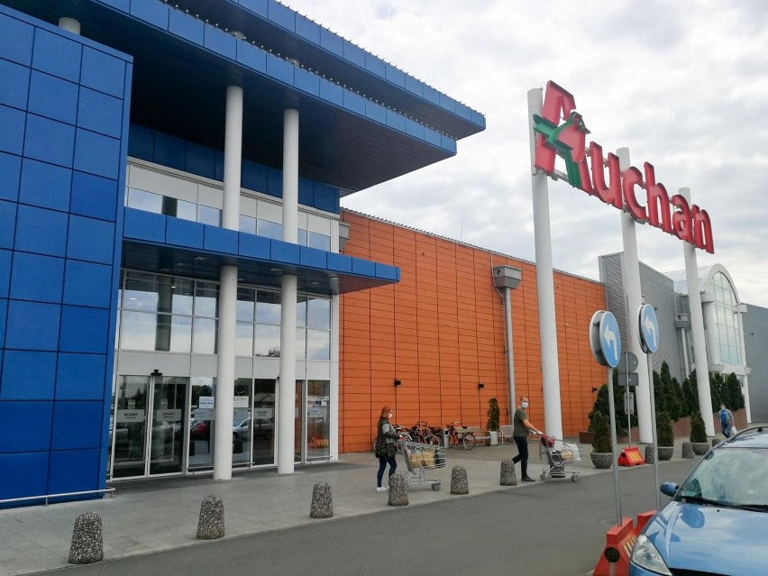 Auchan: godziny otwarcia w Wielki Piątek i Wielką Sobotę...
