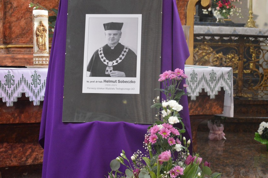 Msza żałobna w intencji ks. infułata Helmuta Sobeczki.