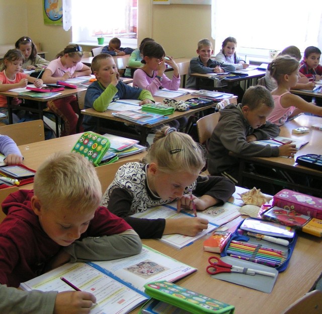 W Szkole Podstawowej numer 3 trzecioklasiści uczą się języka angielskiego. Rodzice ich rówieśników z "ósemki" liczą na to, że i ich pociechy będą uczyły się języka obcego.