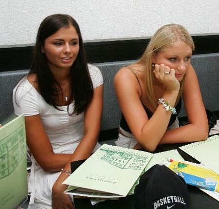Justyna Rosińska (z lewej) zdała maturę. Jej siostrze...