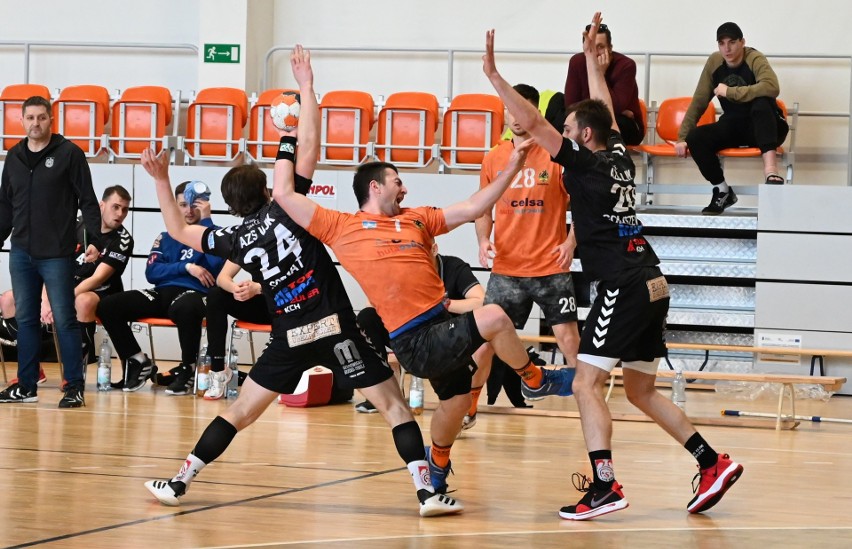 KSZO Handball Ostrowiec wygrał w Kielcach z AZS UJK.